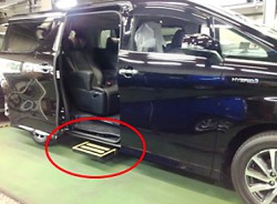 アルファード・ヴェルファイア(右側2列目) アルファード・ヴェルファイア(右側2列目)